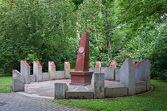 Rondell der Nobelpreisträger at Stadtfriedhof Göttingen 2017 01.jpg